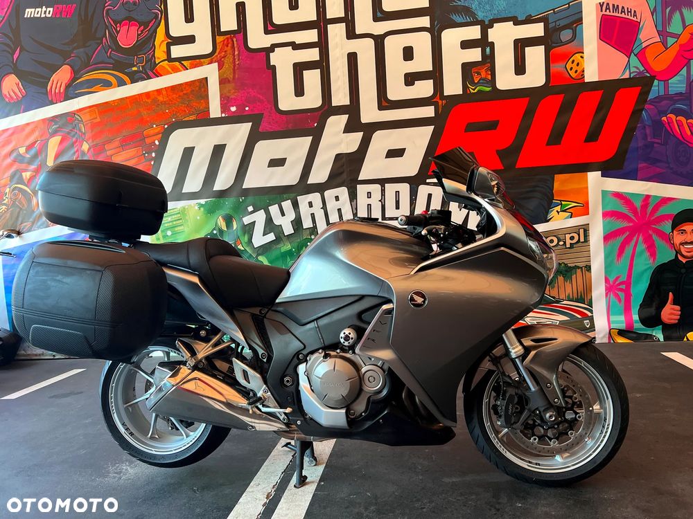 Honda VFR - 4