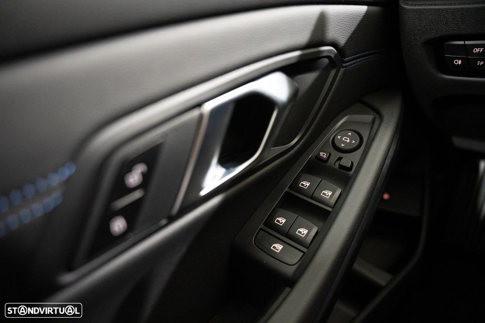 BMW 320 e Pack Desportivo M Auto - 19