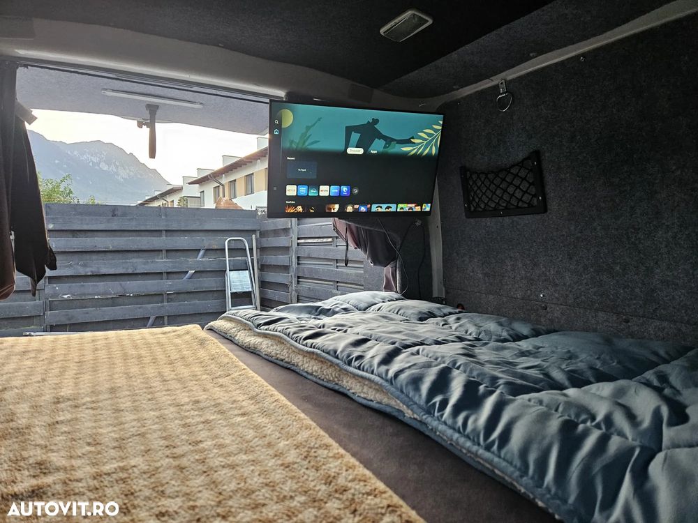 Volkswagen Caravelle - 8