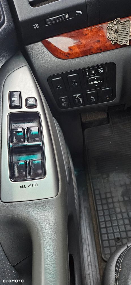Toyota Land Cruiser - 12