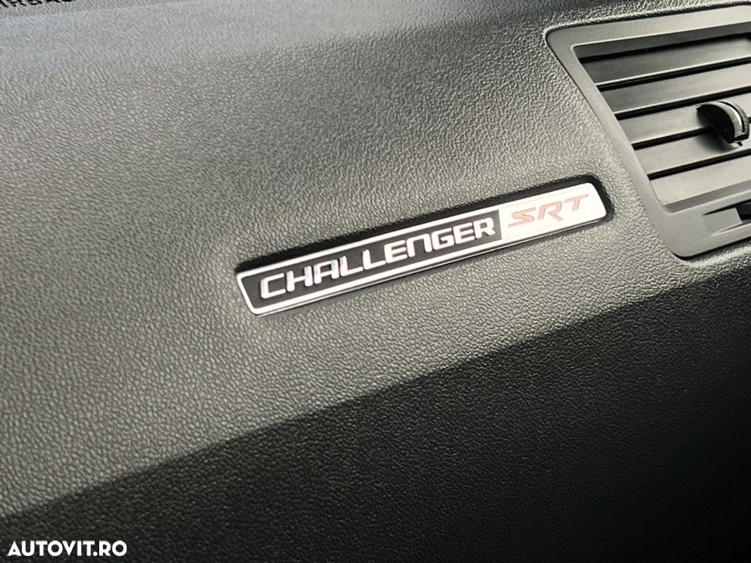 Dodge Challenger - 35