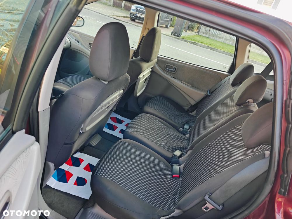 Nissan Almera Tino 1.8 Comfort High - 8