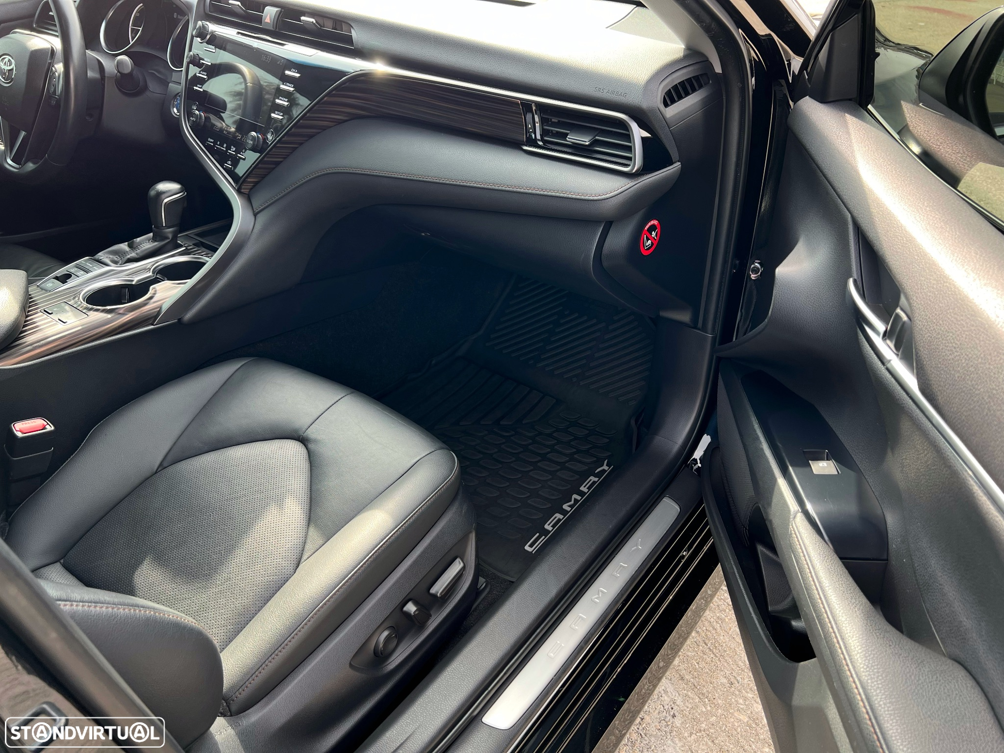 Toyota Camry 2.5 Hybrid Luxury - 25