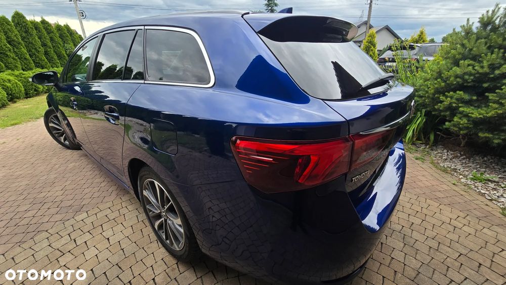 Toyota Avensis - 17