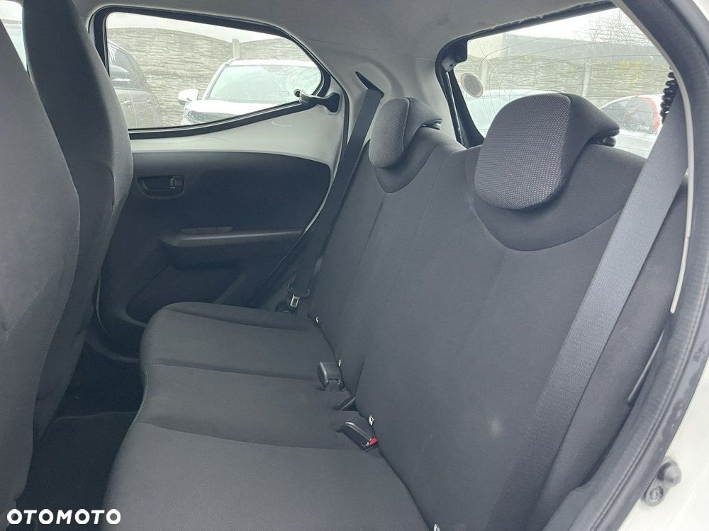 Toyota Aygo x-play - 12