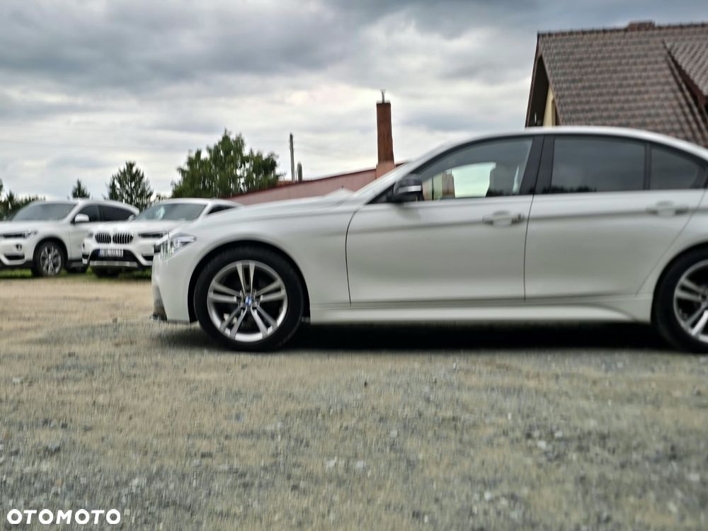 BMW Seria 3 330i - 23