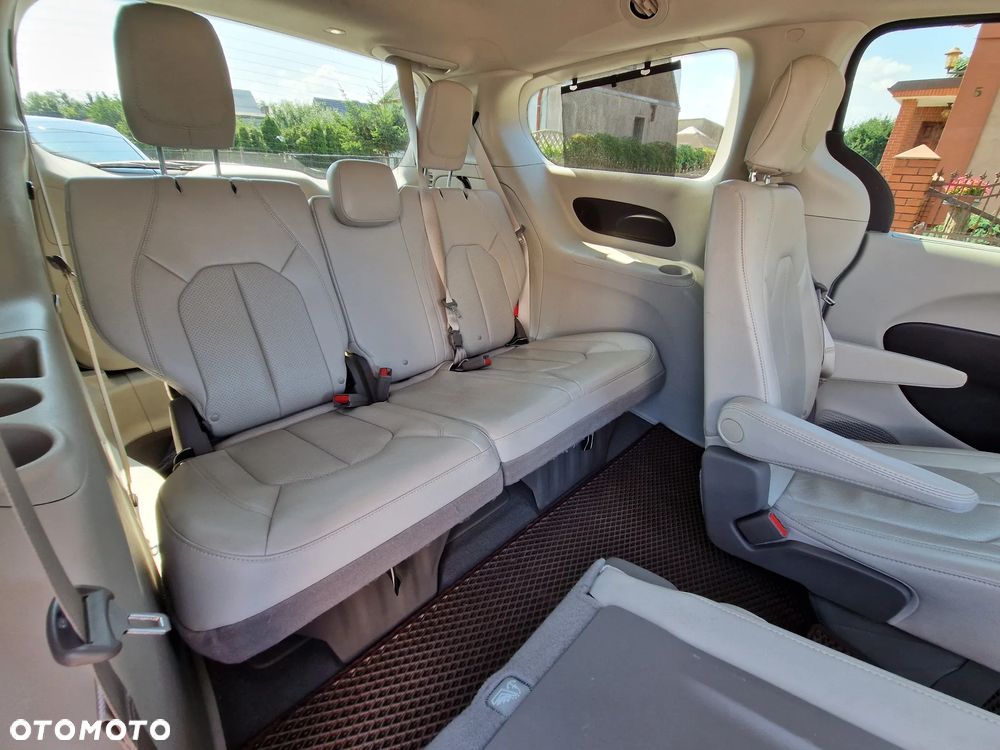 Chrysler Pacifica - 10