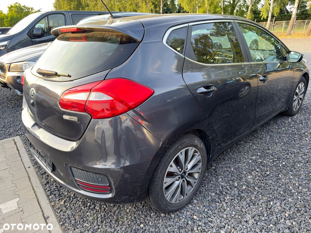 Kia Ceed 1.4 CVVT UEFA EURO 2016 - 9
