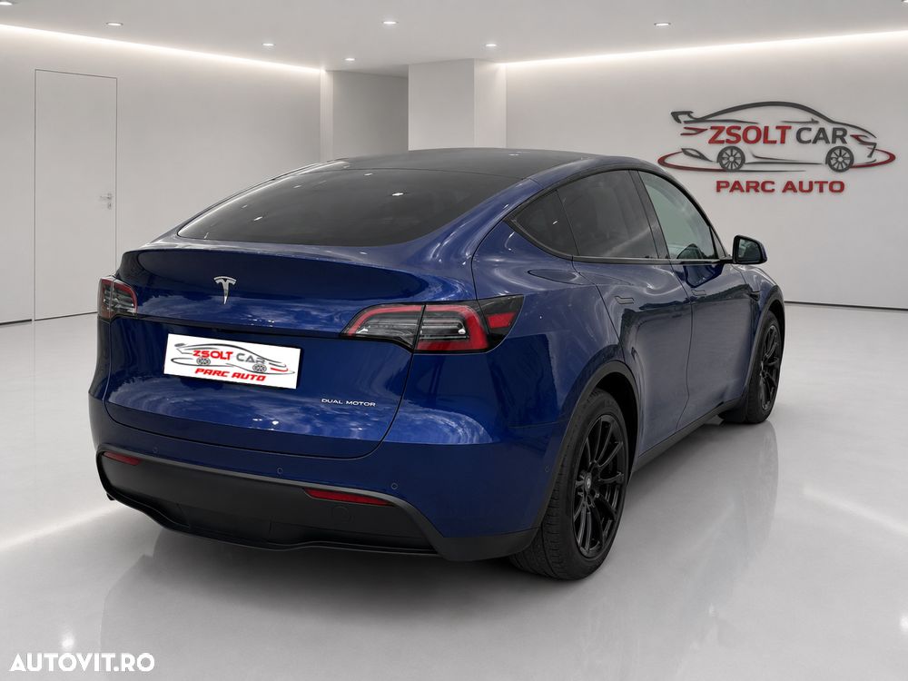 Tesla Model Y - 3
