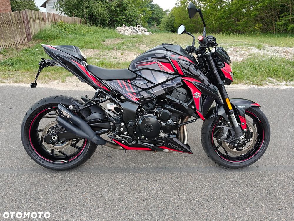 Suzuki GSX - 2