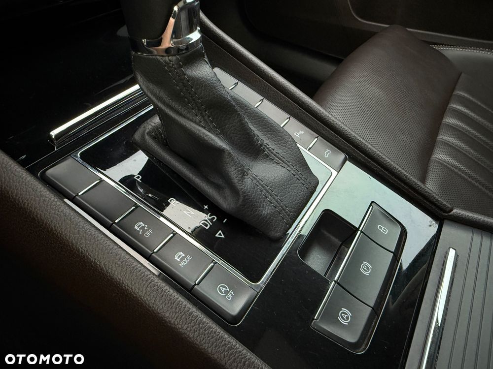 Skoda Superb 2.0 TDI 4x4 DSG L&K - 17