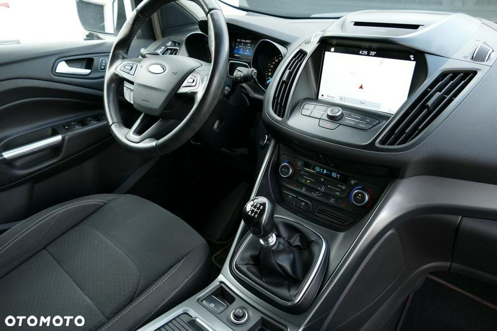 Ford Kuga 1.5 EcoBoost 2x4 Titanium - 26
