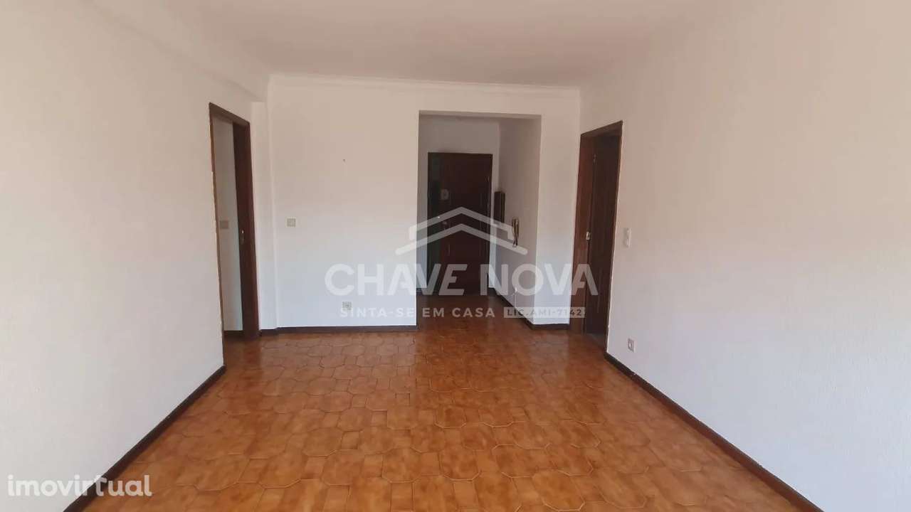 T2 c/ Varanda em Rio Tinto - Grande imagem: 2/9