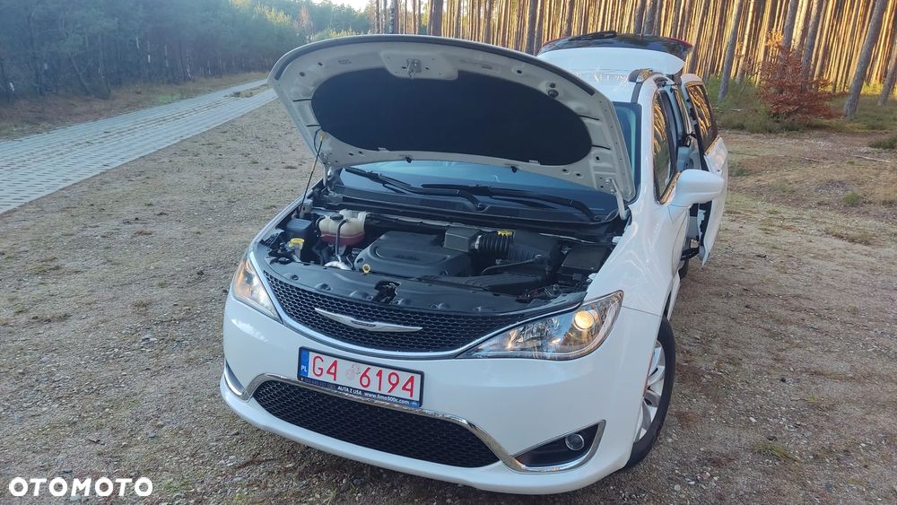 Chrysler Pacifica - 12