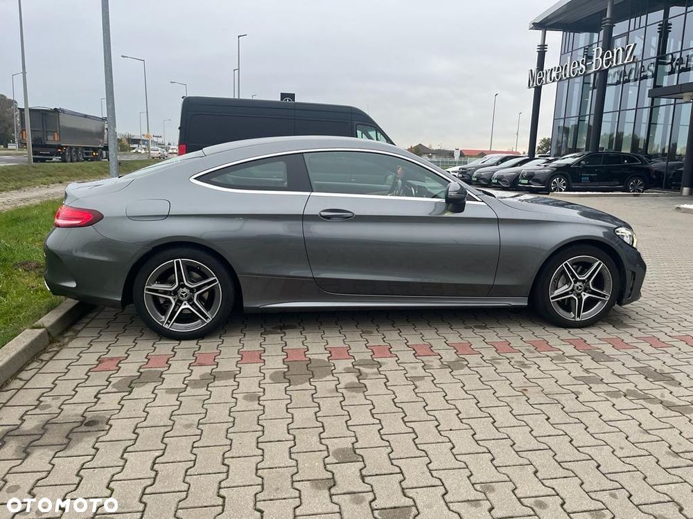 Mercedes-Benz Klasa C 200 4Matic 9G-TRONIC AMG Line - 3
