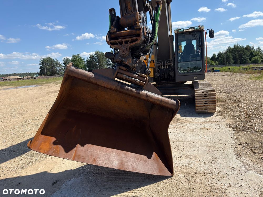 Volvo EC 220 EL - 12