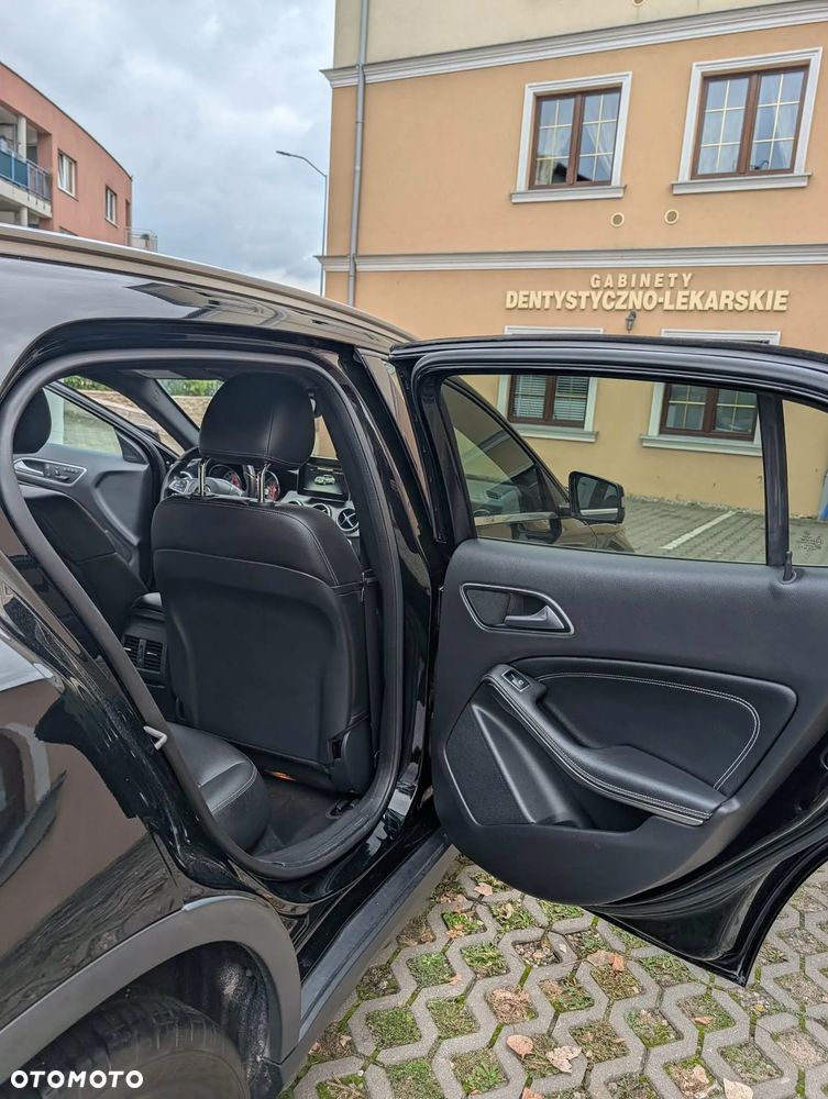 Mercedes-Benz GLA 250 7G-DCT UrbanStyle Edition - 30
