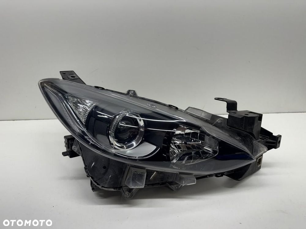 Przednia Prawa Lampa  Mazda 3 bm  B45A-51030