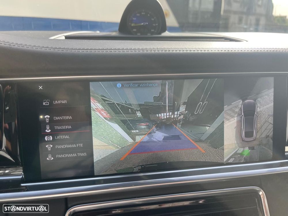 Porsche Panamera 4 E-Hybrid - 31