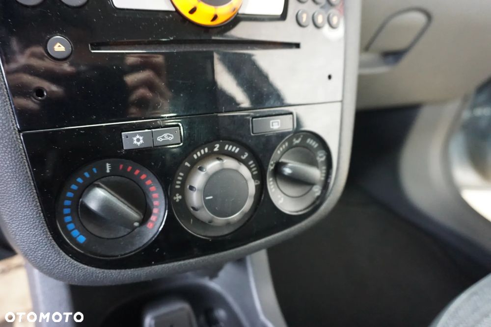 Opel Corsa 1.2 16V Enjoy - 32