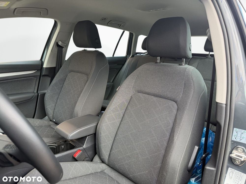 Volkswagen Golf 1.5 eTSI Life DSG - 12