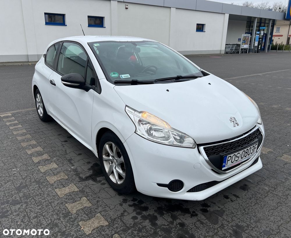 Peugeot 208 - 1