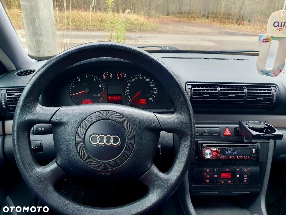 Audi A4 Limousine - 8