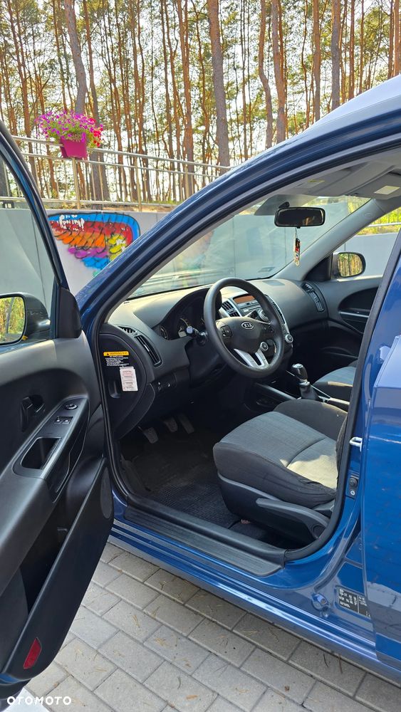 Kia Ceed 1.6 CRDi 90 ISG Vision - 10