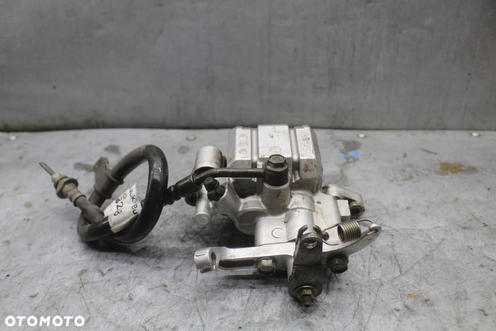 Suzuki Burgman AN 400 K1 Gaźnik Zacisk hamulcowy tył tylny ręczny - 1