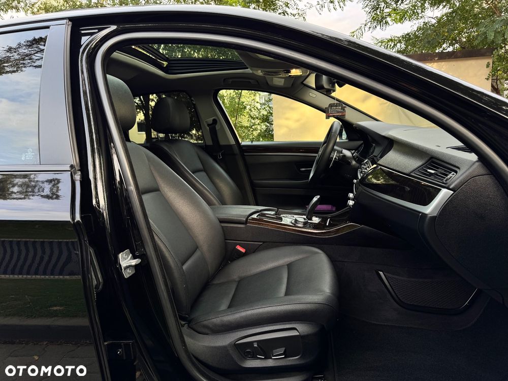 BMW Seria 5 528i xDrive - 10