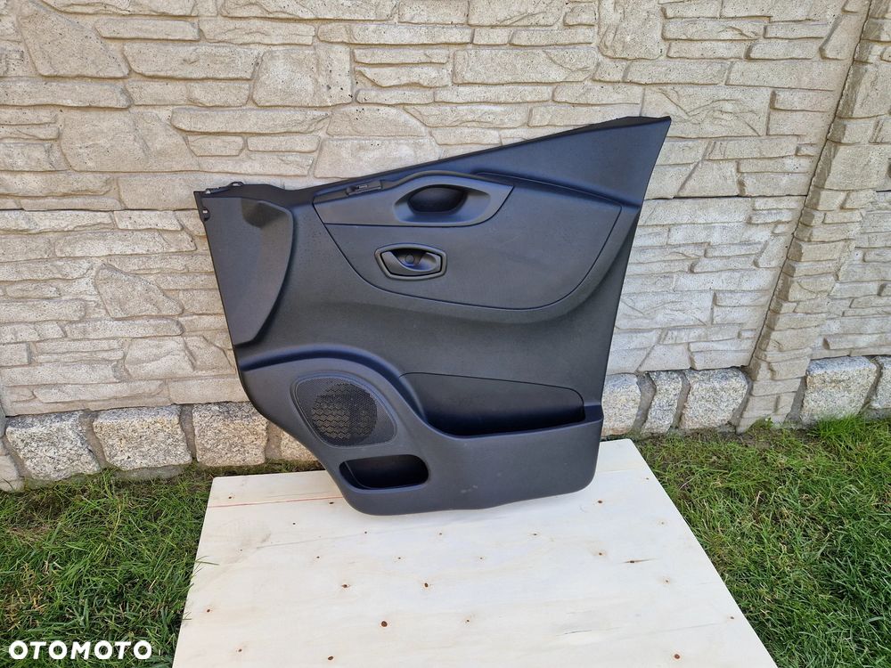 TAPICERKA LEWA PRAWA RENAULT TRAFIC III 2021r