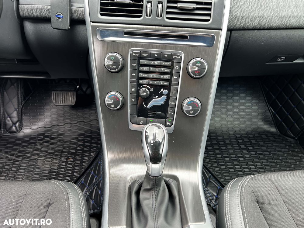 Volvo XC 60 D4 Geartronic Momentum - 21