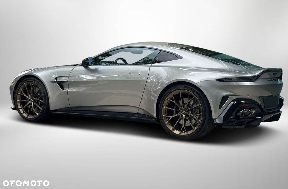 Aston Martin Vantage - 7