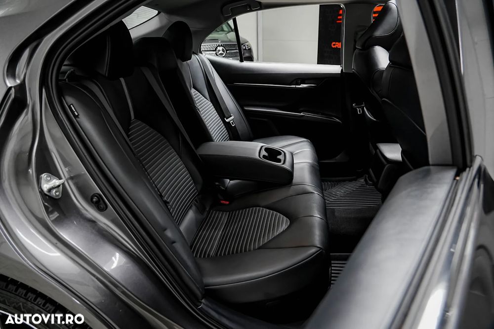 Toyota Camry Luxury - 11