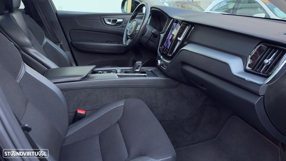 Volvo XC 60 2.0 T6 PHEV R-Design AWD - 12