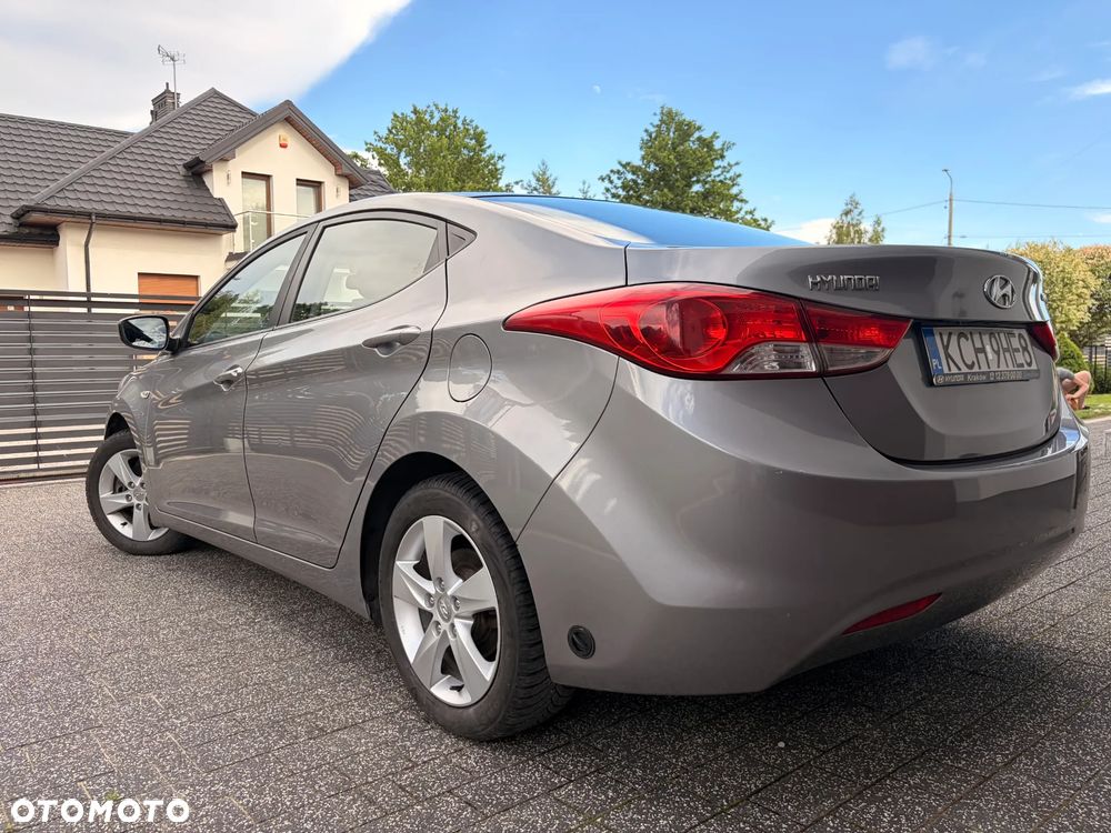 Hyundai Elantra 1.6 Style - 6