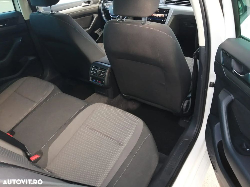 Volkswagen Passat - 9