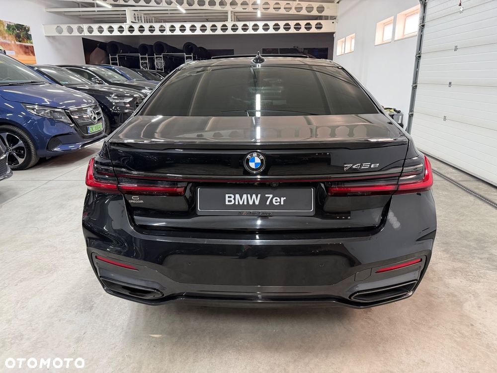 BMW Seria 7 745e sport - 9