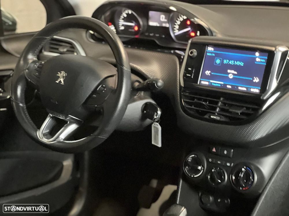 Peugeot 208 1.2 PureTech Signature - 4