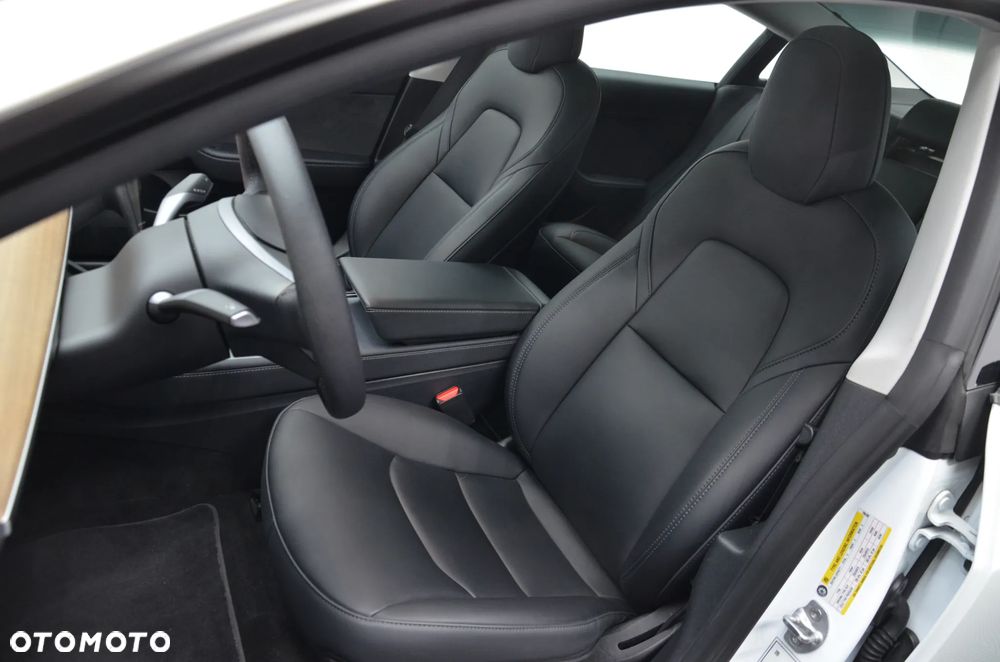 Tesla Model 3 Standard Reichweite Plus Hinterradantrieb - 11