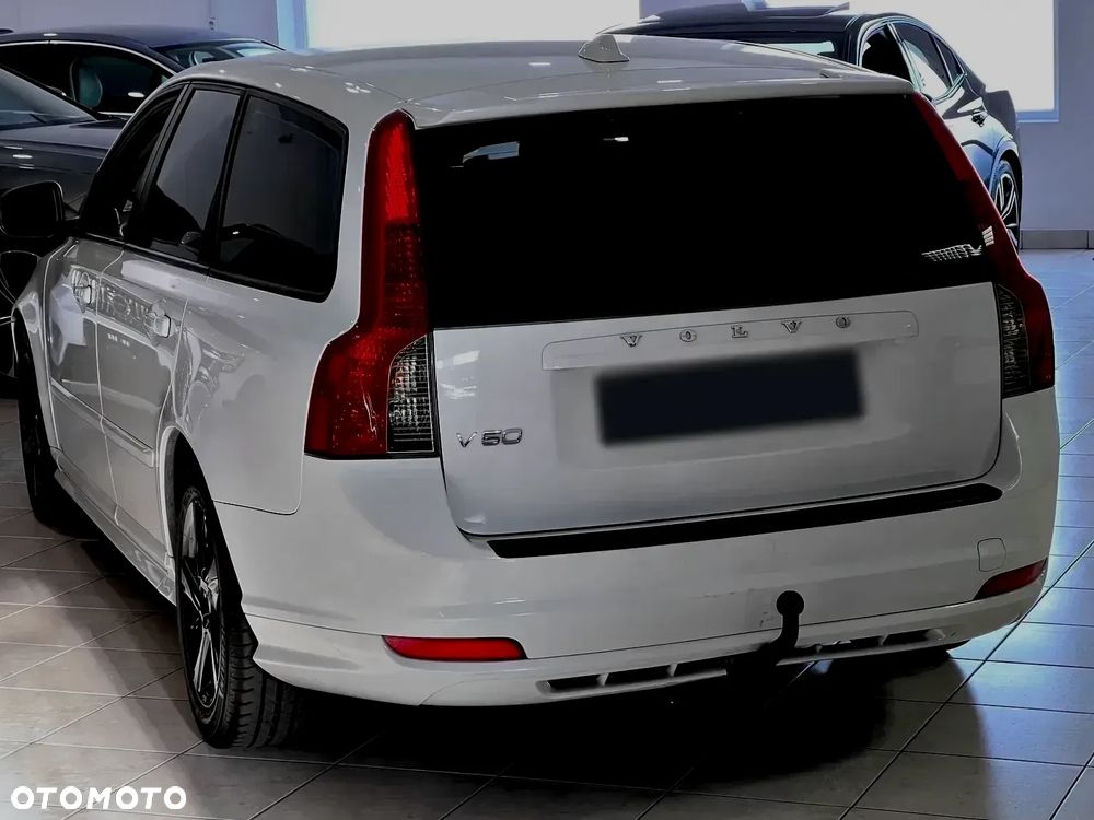 Volvo V50 2012 photo 2