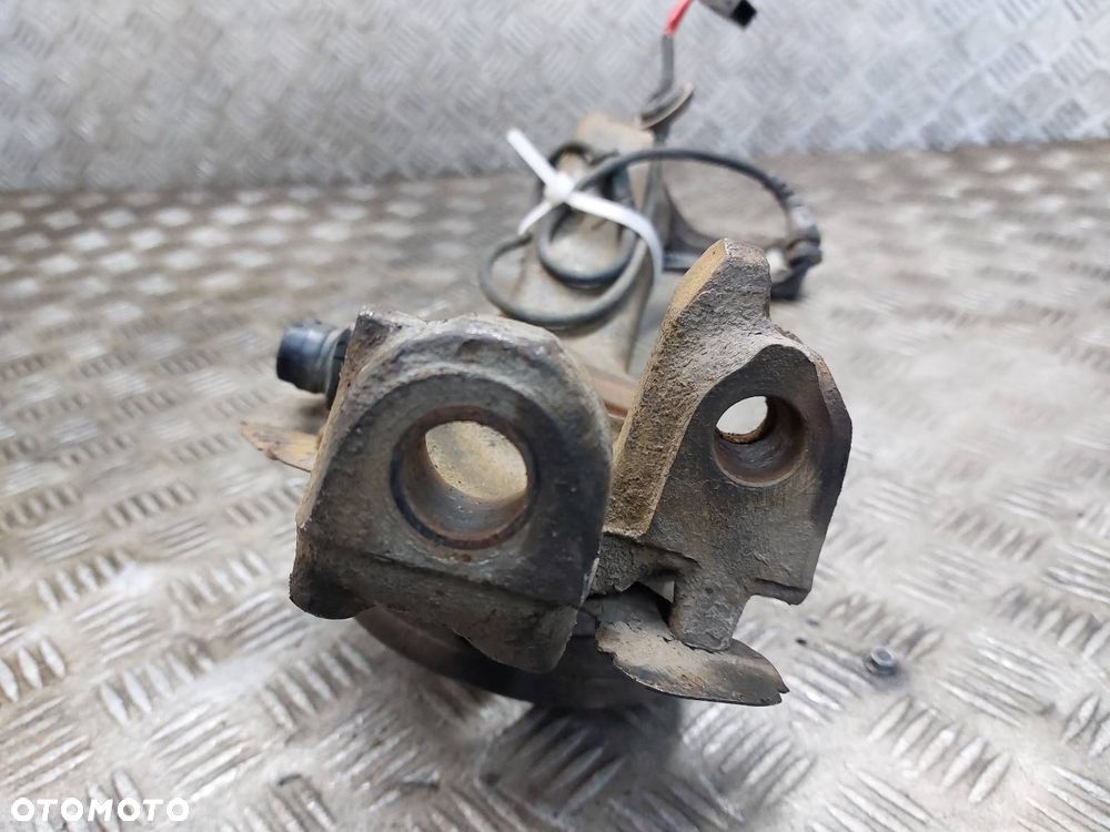 PIASTA ZWROTNICA PRAWY PRZÓD AUDI A4 B5 1.8 20V 8D0407258S - 4