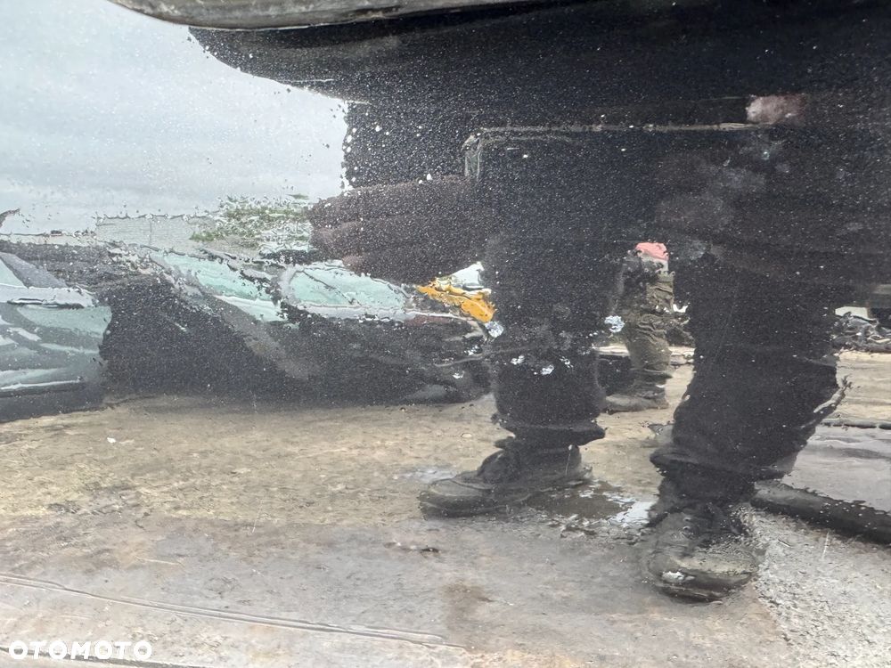 Drzwi prawe Mercedes C-Klasa W203 prawy przód przednie kolor 197 OE - 2