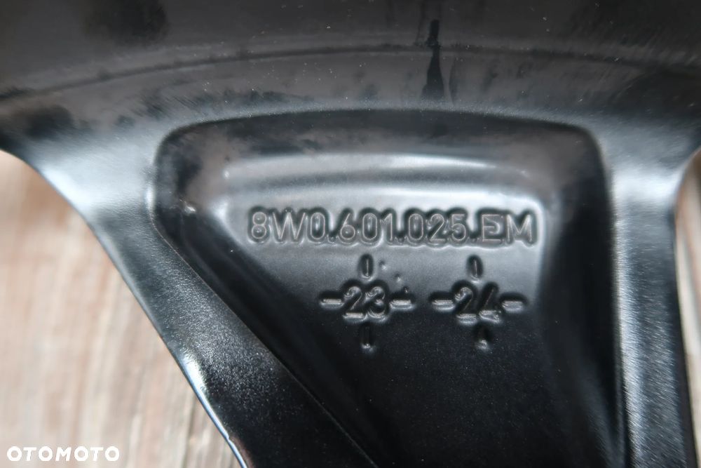 AD17 Felga Audi A4 8w0601025EM 8,5x19et40 - 4