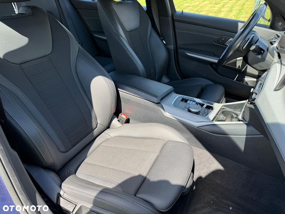 BMW Seria 3 320d Sport Line Shadow - 12