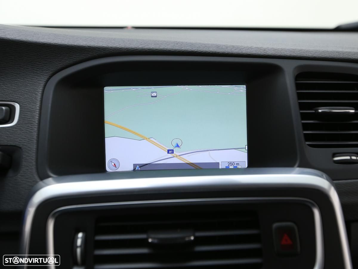 Volvo V60 2.0 D3 R-Design - 20