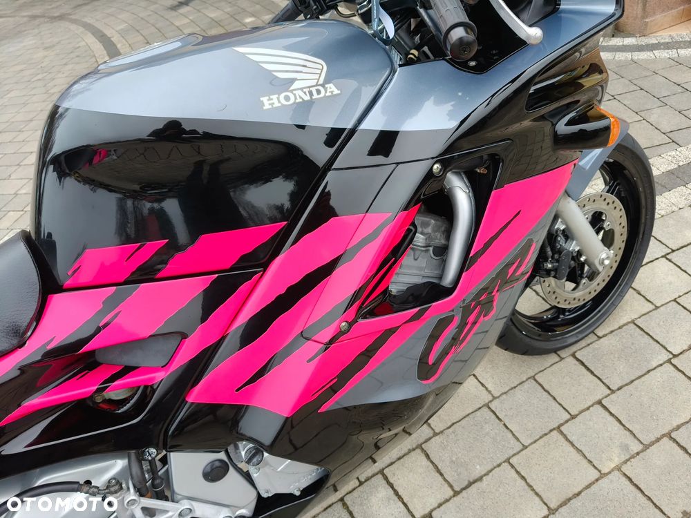 Honda CBR - 9