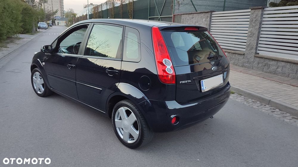 Ford Fiesta 1.4 Ghia - 33