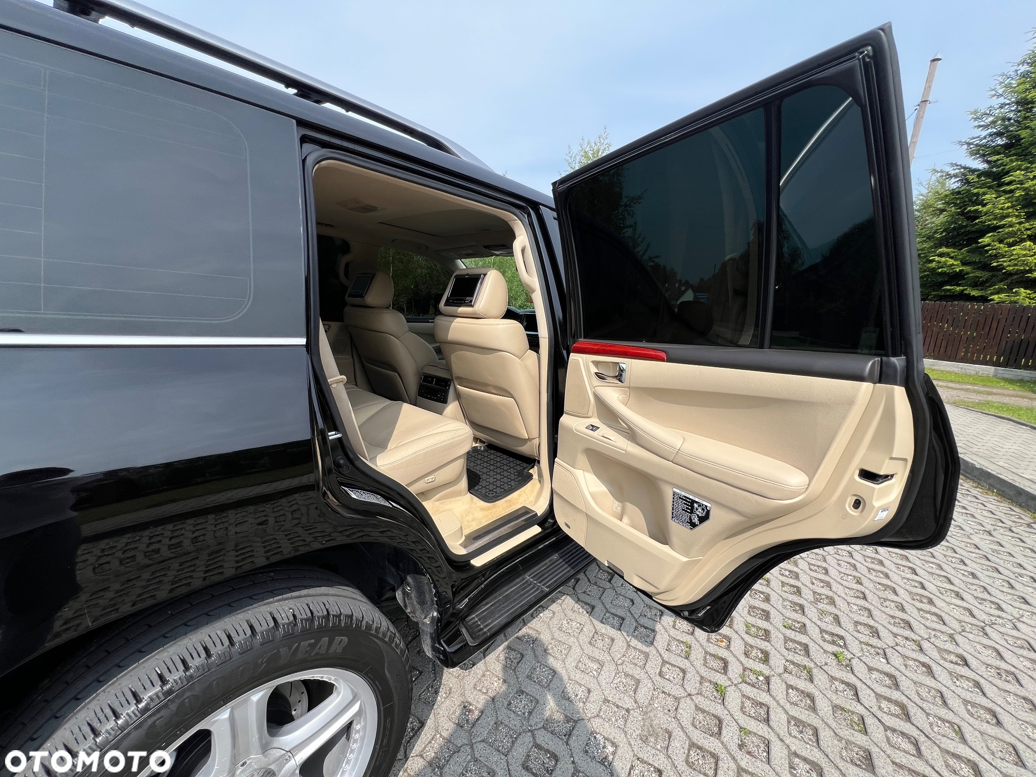Lexus LX 570 - 16