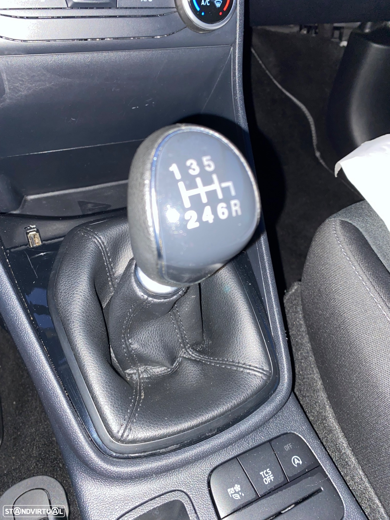 Ford Fiesta 1.5 TDCi Connected - 18